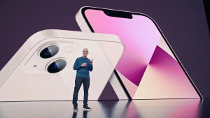 Apple razmišlja o dveh predstavitvah telefonov letno