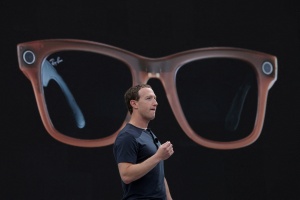 Zuckerberg napovedal konec pametnih telefonov