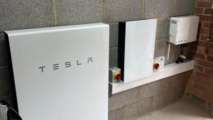 <span><span>Tesline baterije gorijo</span></span>