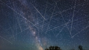 Starlinkovi sateliti padajo na Zemljo