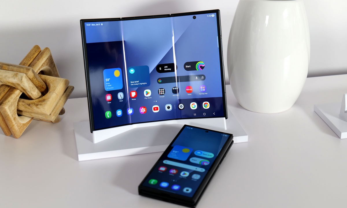 <span><span>Samsungov trojno zložljivi telefon bo zahteval velike žepe</span></span>
