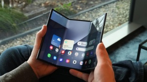 <span><span>Samsungov trojno zložljivi telefon se je že spontano pokvaril</span></span>
