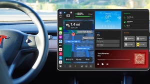 CarPlay v Tesli zamuja... zaradi Appla