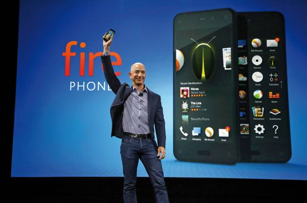 Amazon po desetletju spet poizkuša s pametnim telefonom