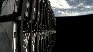 SpaceX izgubil stik s satelitom, ki je nato eksplodiral