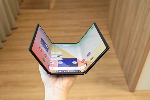 Samsung nepričakovano ustavlja prodajo 3000 USD vrednega telefona