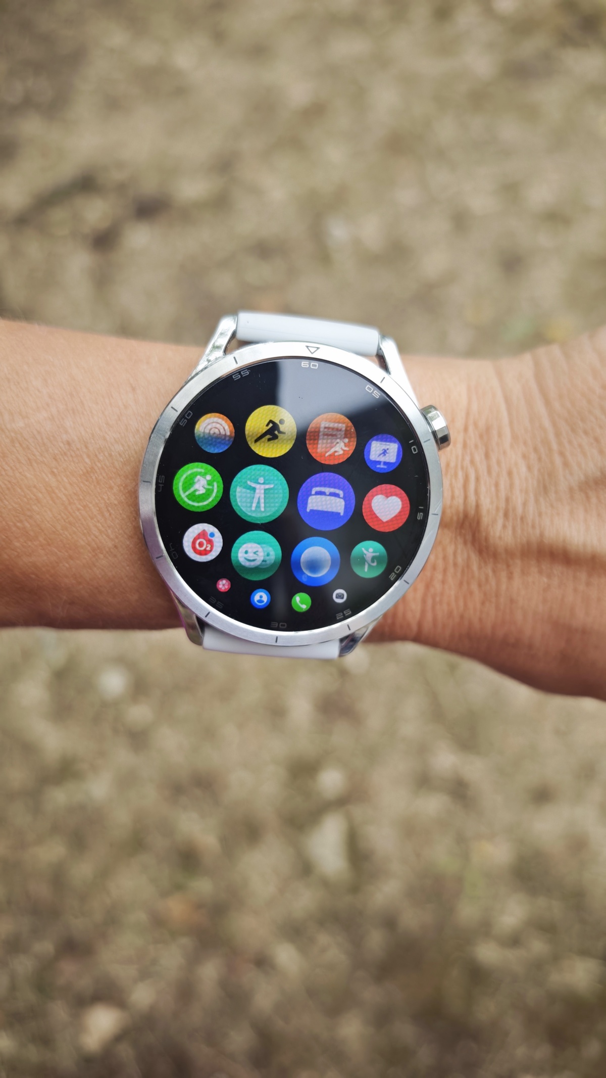 Xiaomi Watch S5: ura, ki ne kriči, ampak prepriča z vzdržljivostjo, zaslonom in občutkom na zapestju