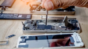 Apple in Meta rešena pred menjavo baterij, Nintendo nima te sreče