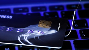 Tudi s poteklo kartico Visa je mogoče nakupovati v trgovinah!