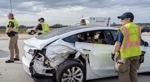 Tesla v dveh smrtnih nesrečah skrila podrobnosti o delovanju avtopilota