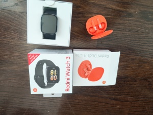 <strong>Popolni dizajnerski dodatki tega poletja – Redmi Watch 3 in Redmi Buds 4 Lite</strong>